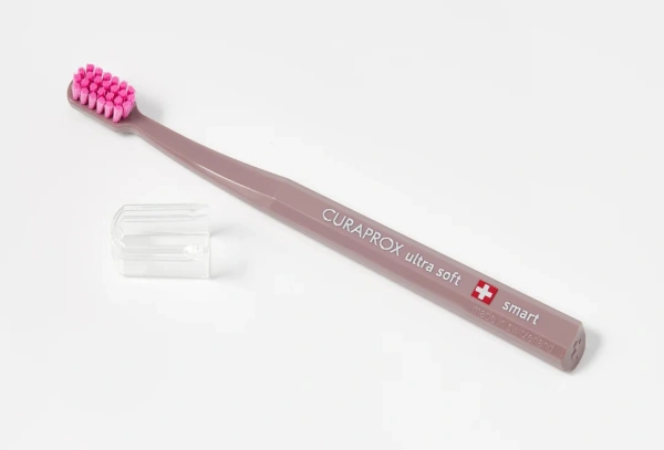 Зубная щетка Curaprox Smart с коричневой ручкой